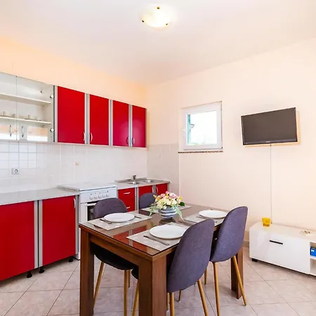 Pavlinka Bb Iv * Posedarje