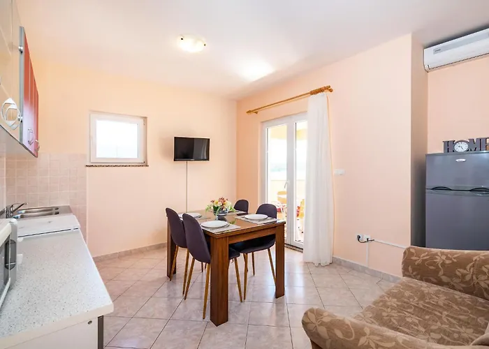 Pavlinka Bb Iv Apartment *